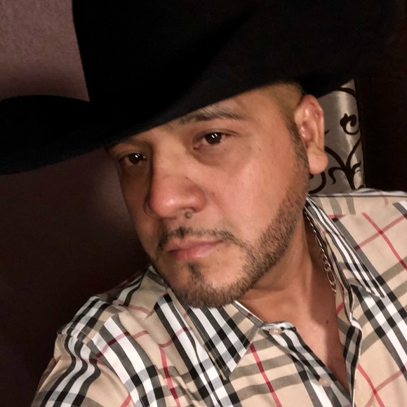 Meet your Posher, Francisco - Picture 2 of 2